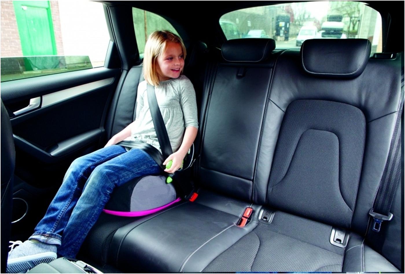 Бустер детский автомобильный на заднем сидении
